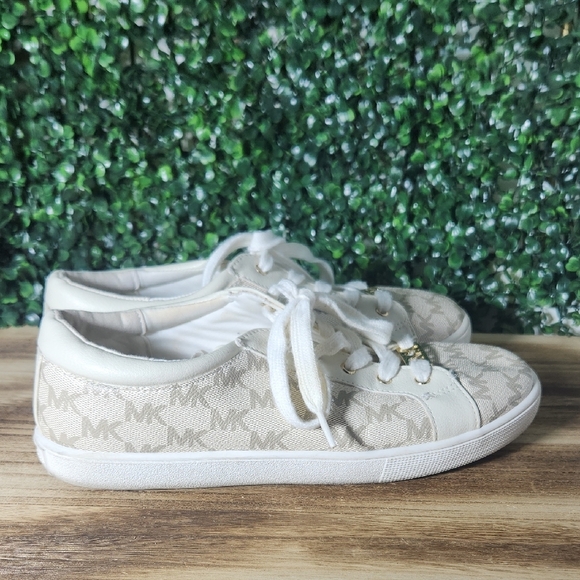Michael Kors Cream Sneakers Size 5.5 - Picture 2 of 10